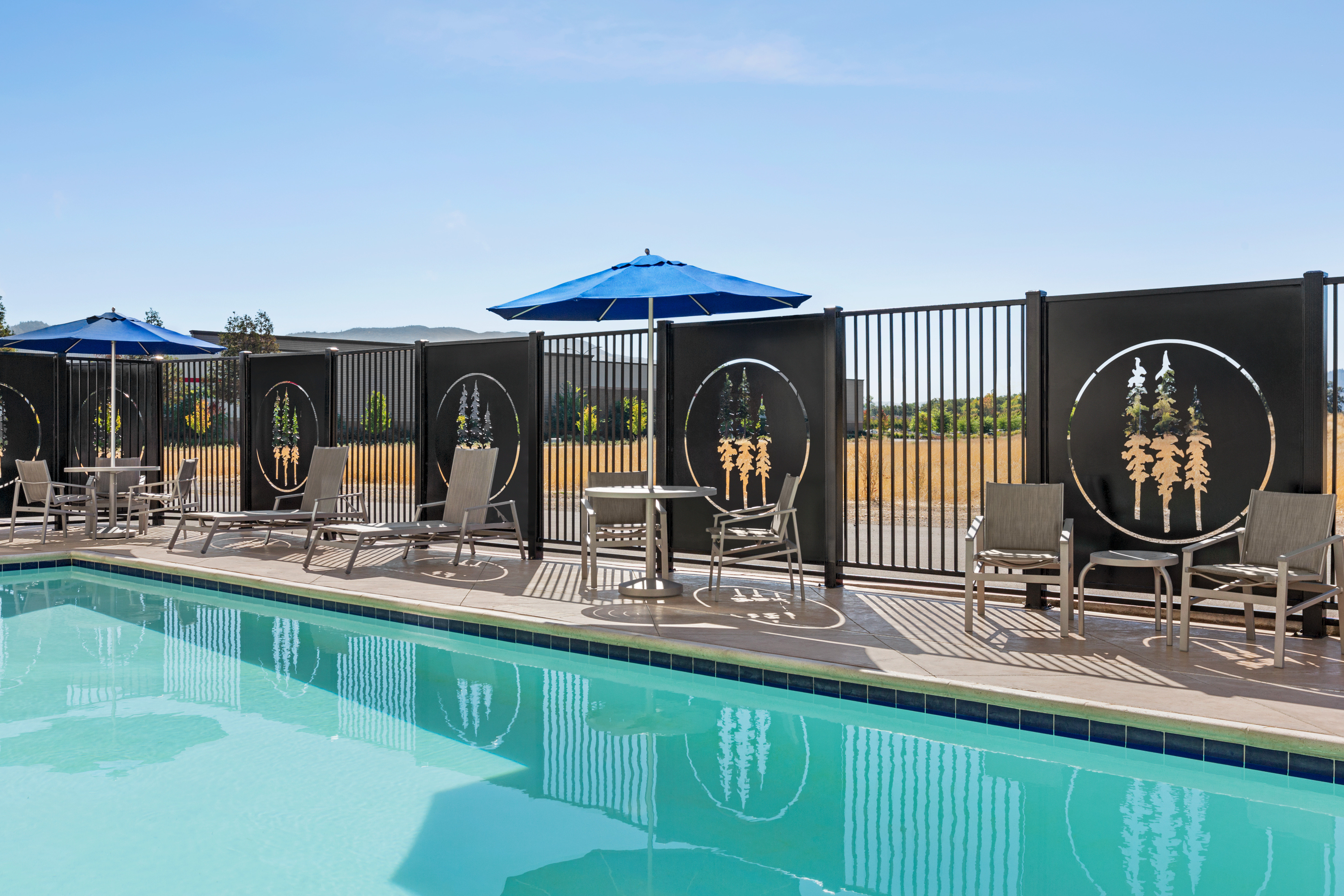 Holiday Inn Express & Suites - Ukiah 3/80