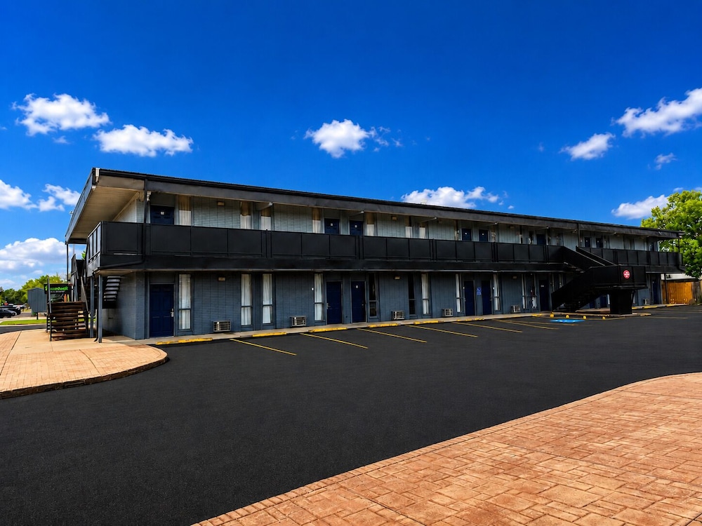 Alamo Inn Suites 56/61