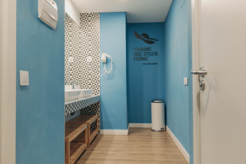 Mola Hostel 50/50