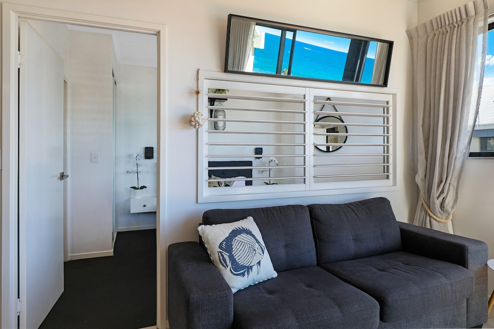 OCEAN BOULEVARD 38/68