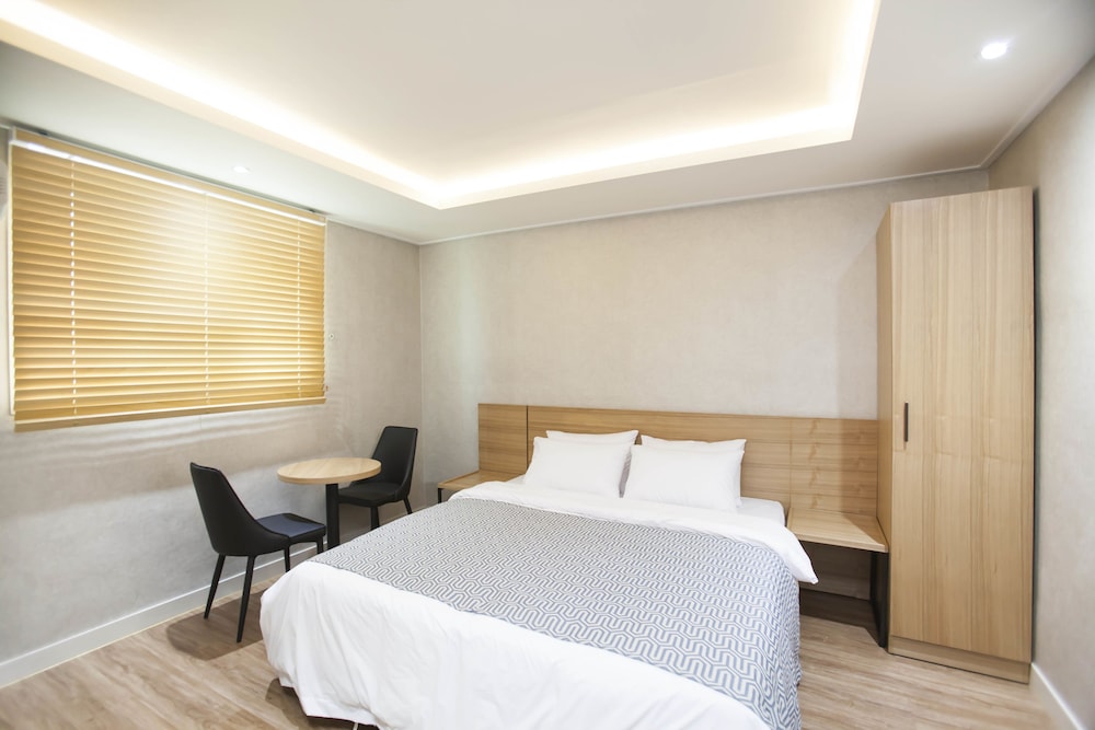 I-Check Hyunjin Hotel 37/67