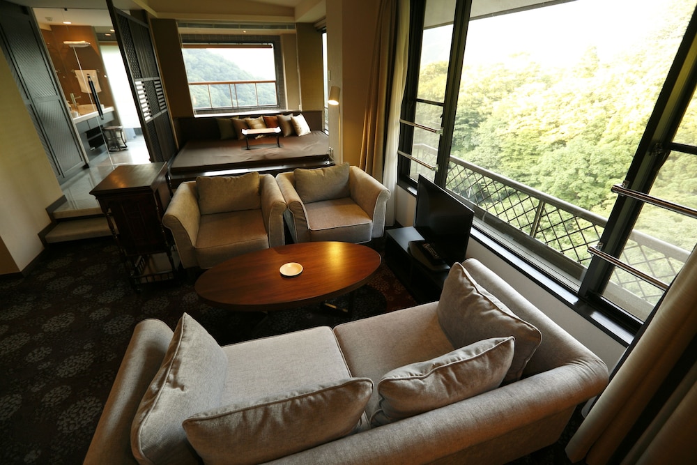 Hakone Nanase 39/50
