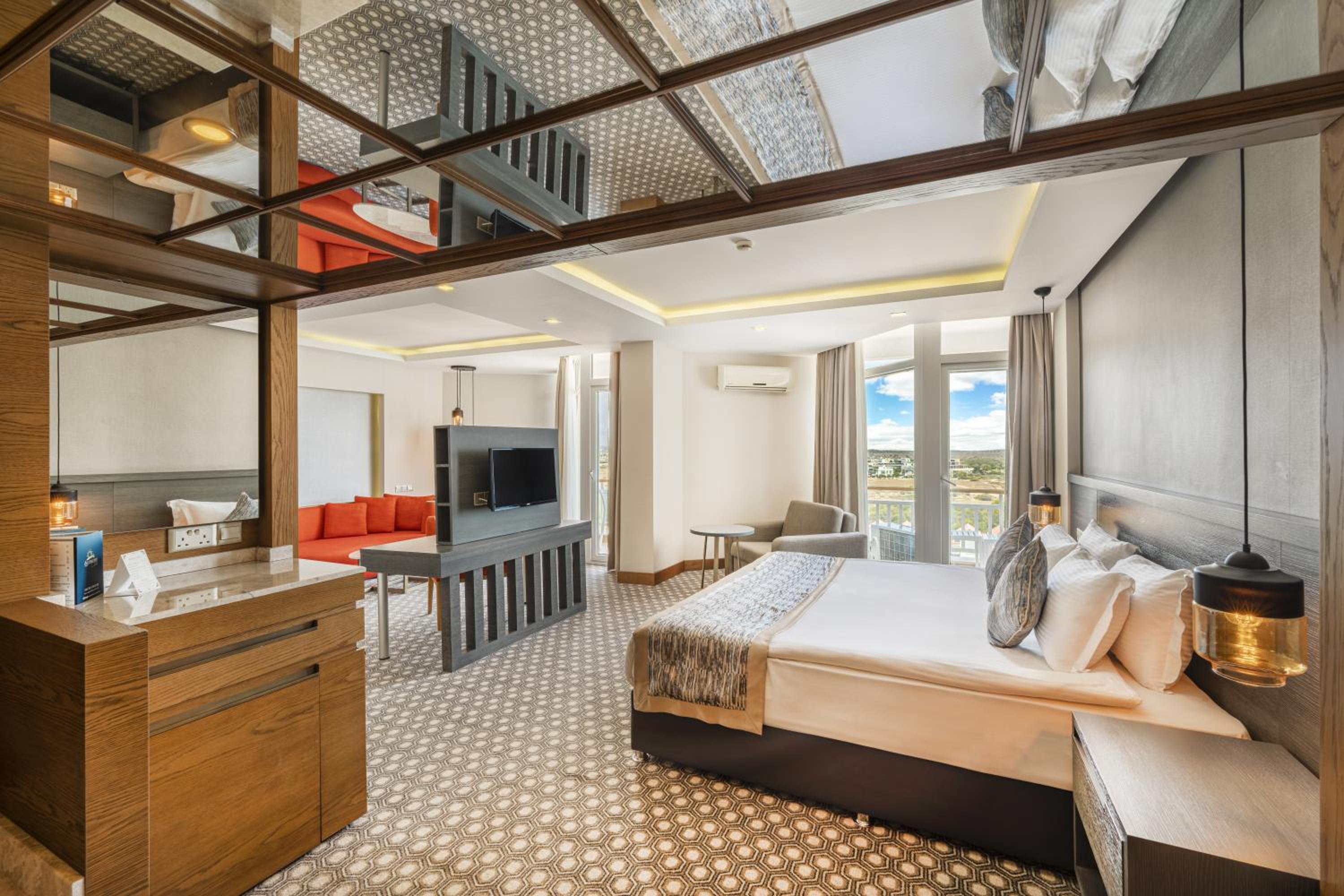Suite, King Bed