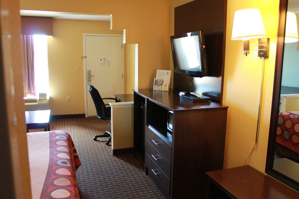 Super 8 By Wyndham Madison/Ridgeland Area 50/58