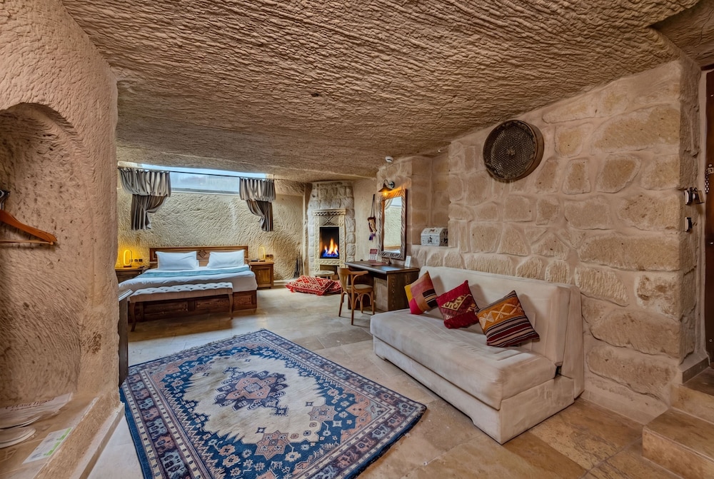 Cappa Via Cave Hotel 18/38
