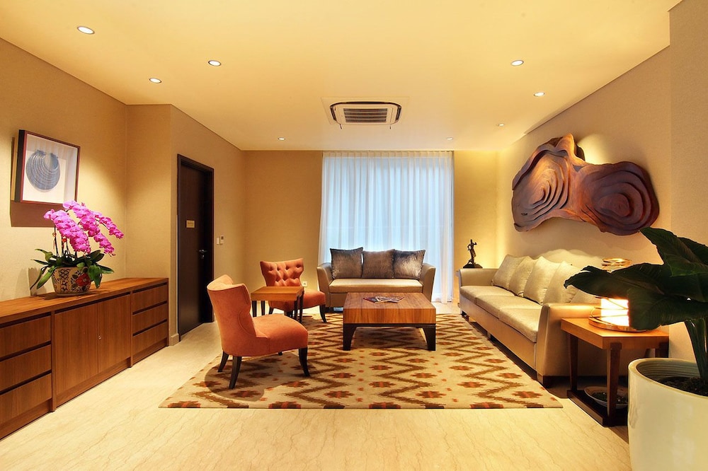 Dwijaya House Of Pakubuwono 37/50