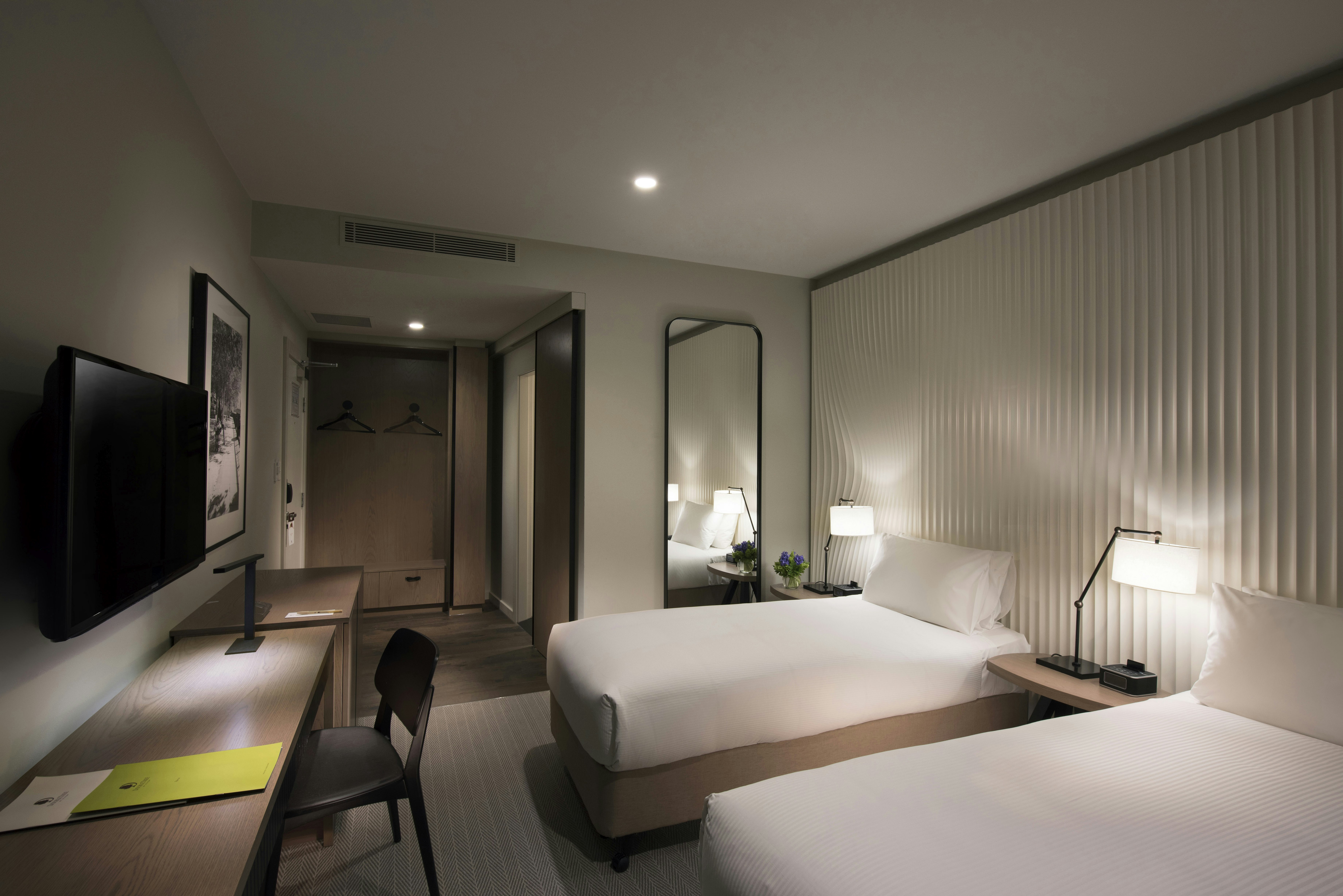 INTERIOR, GUEST ROOM, TWIN BEDS