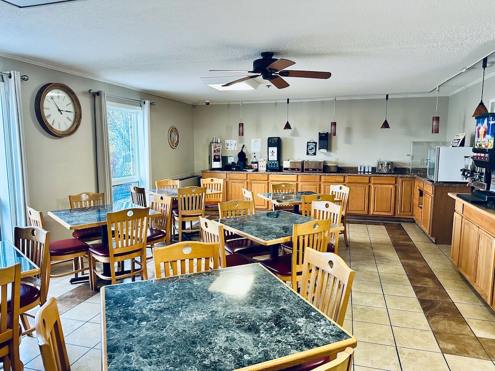 Iveys Motor Lodge Houlton 49/63