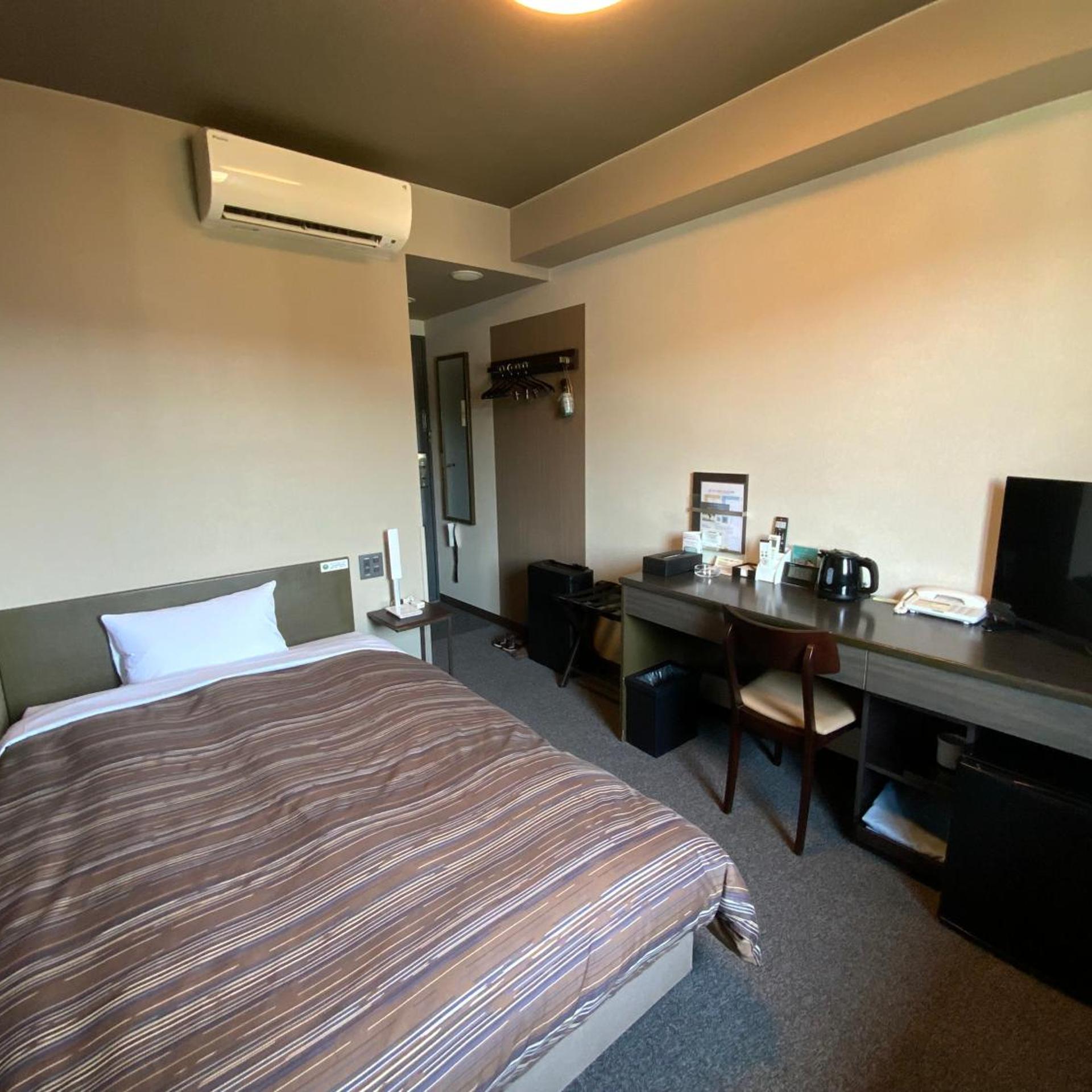 ROOM, SINGLE, SMOKING