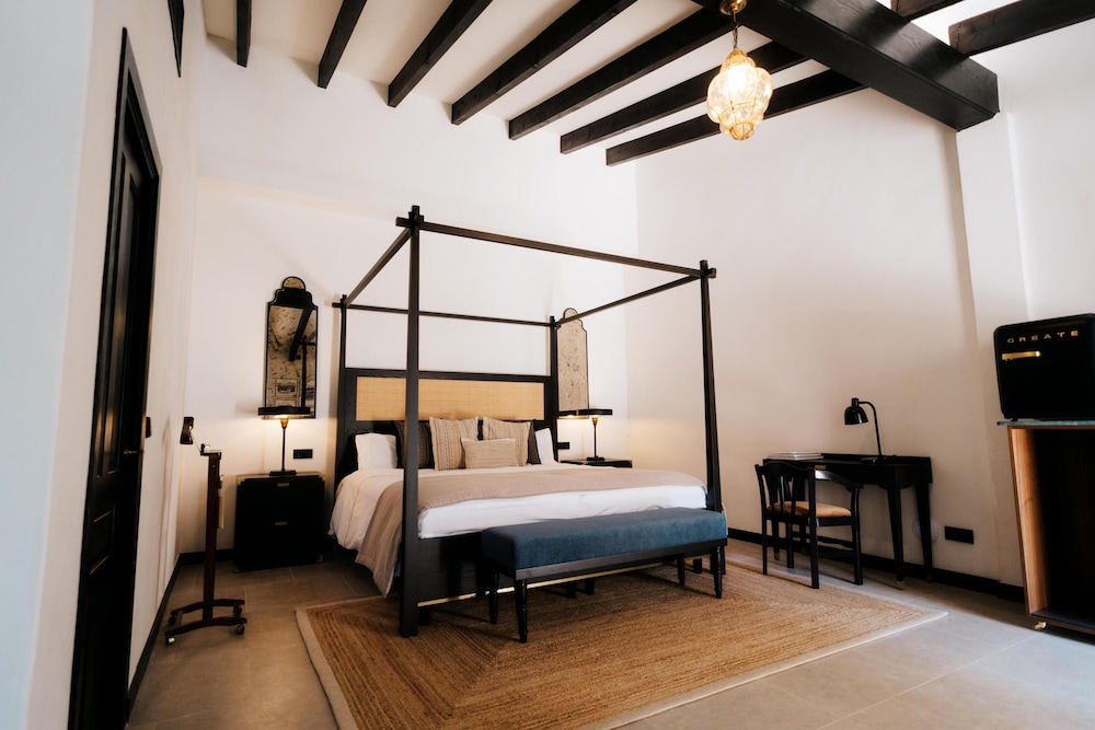Deluxe, King Bed, Pool View, Pool Side، Hotel Son Moli Country House 7/10