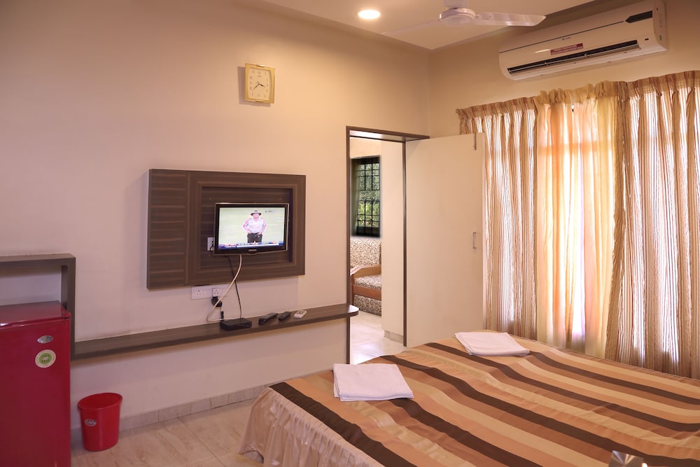 Hotel Shreyas 24/40