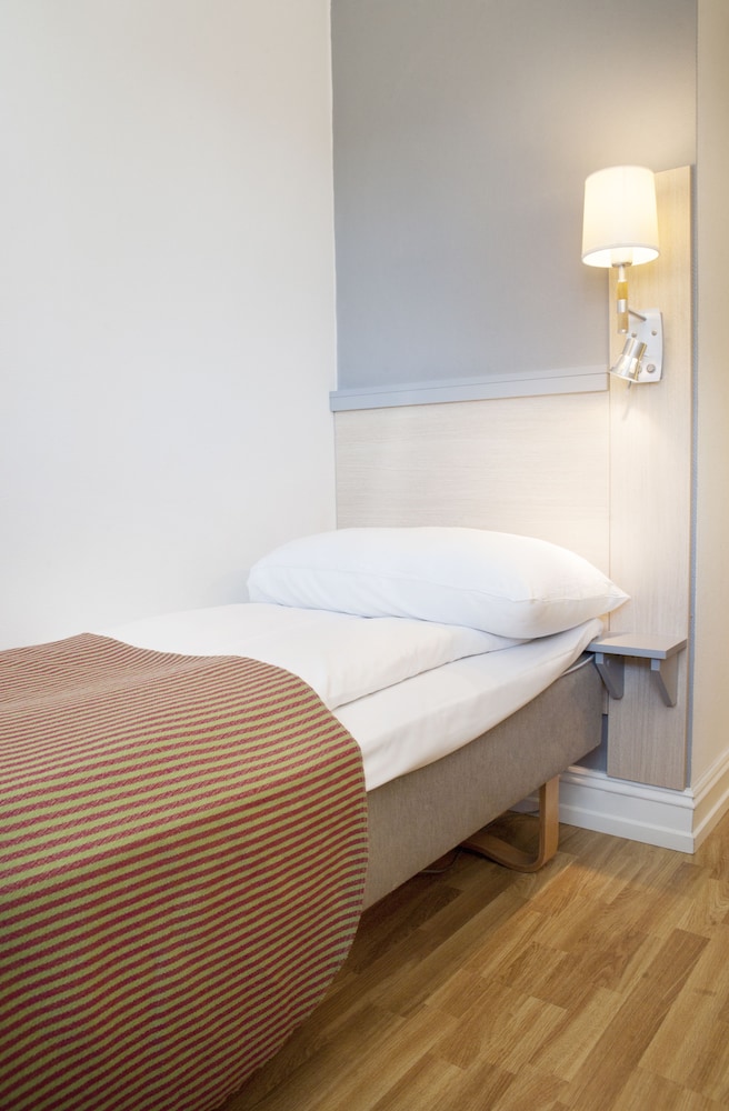 Vinger Hotel 9/35
