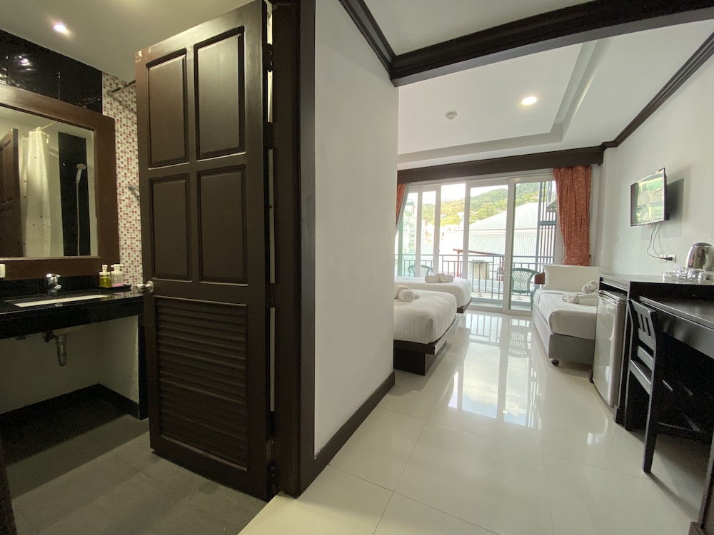 77 Patong Hotel & Spa 22/50