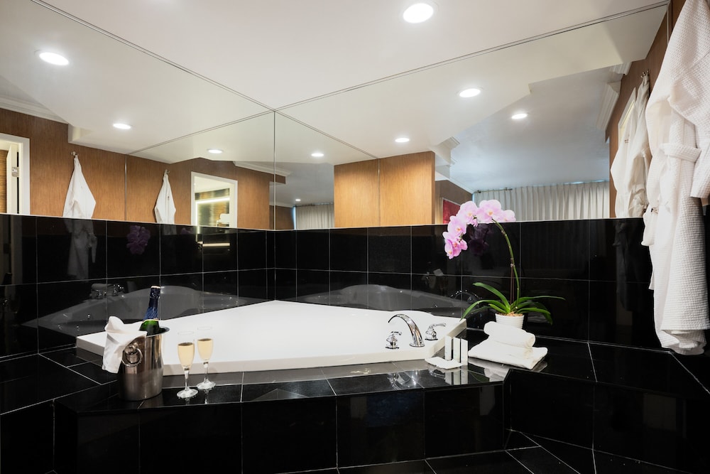Executive Suites Hotel and Conference Centre Metro Vancouver 10/57