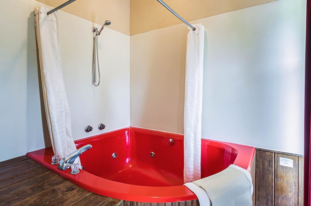Quality Inn & Suites Frostburg-Cumberland 33/58