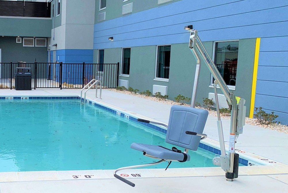 Microtel Inn and Suites by Wyndham Rehoboth Beach 54/62