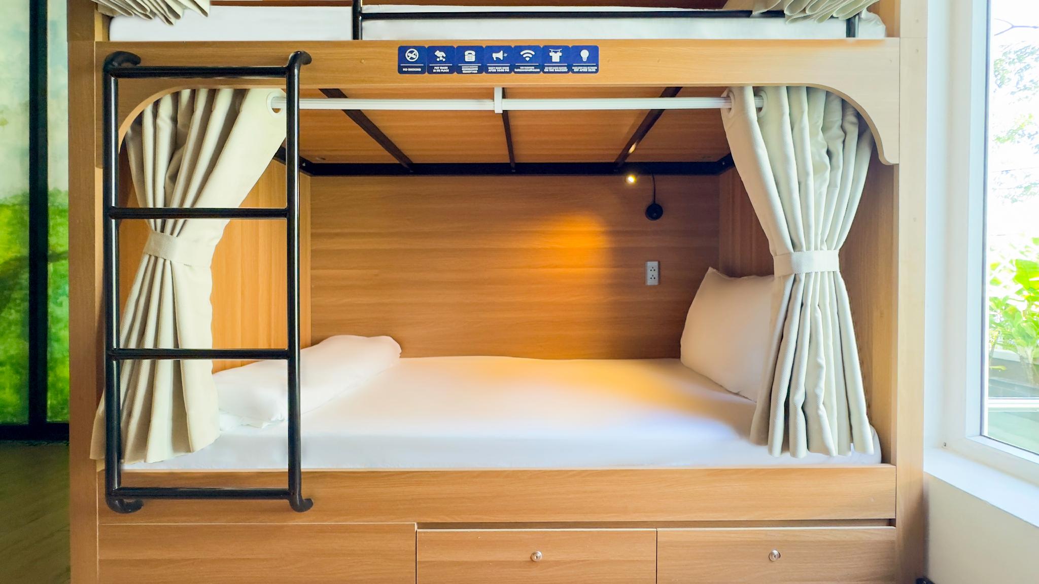 Private, Mixed Dorm, 12 Beds