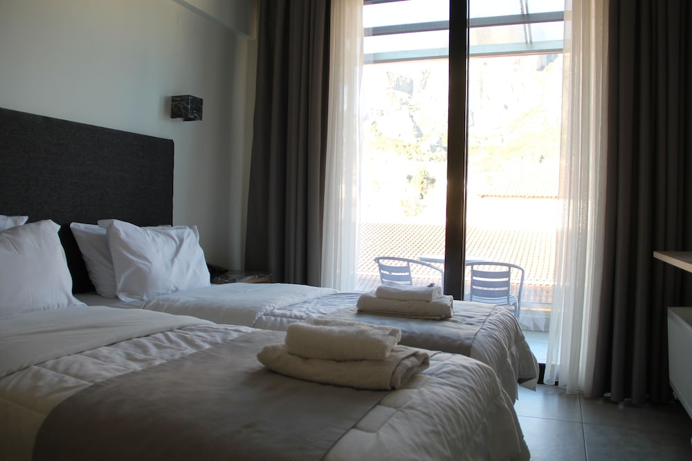 ALEXIOU HOTEL 12/42