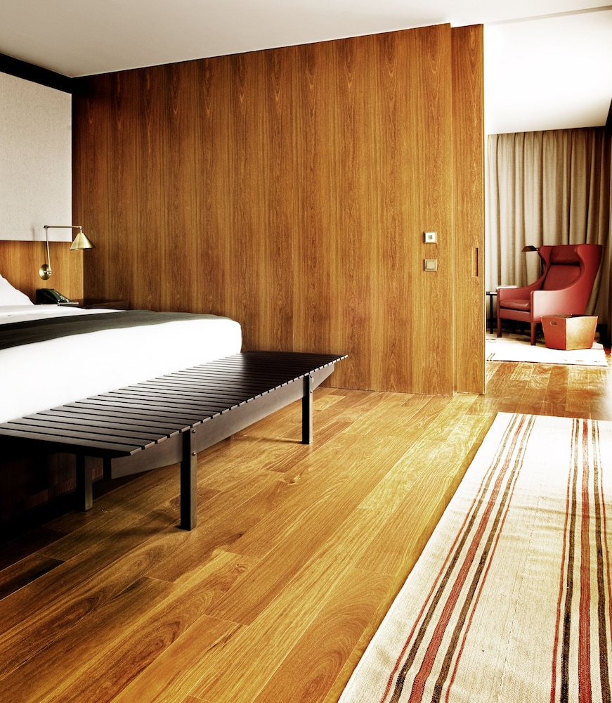 Square Nine Hotel Belgrade 26/81