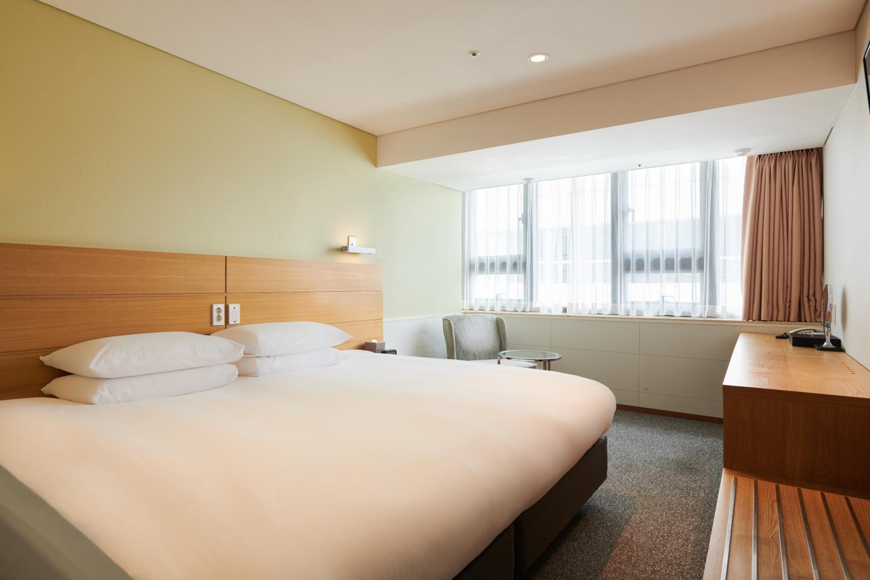 Hollywood, Double Bed
