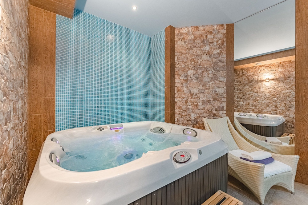 Flamingo Suites 22/50
