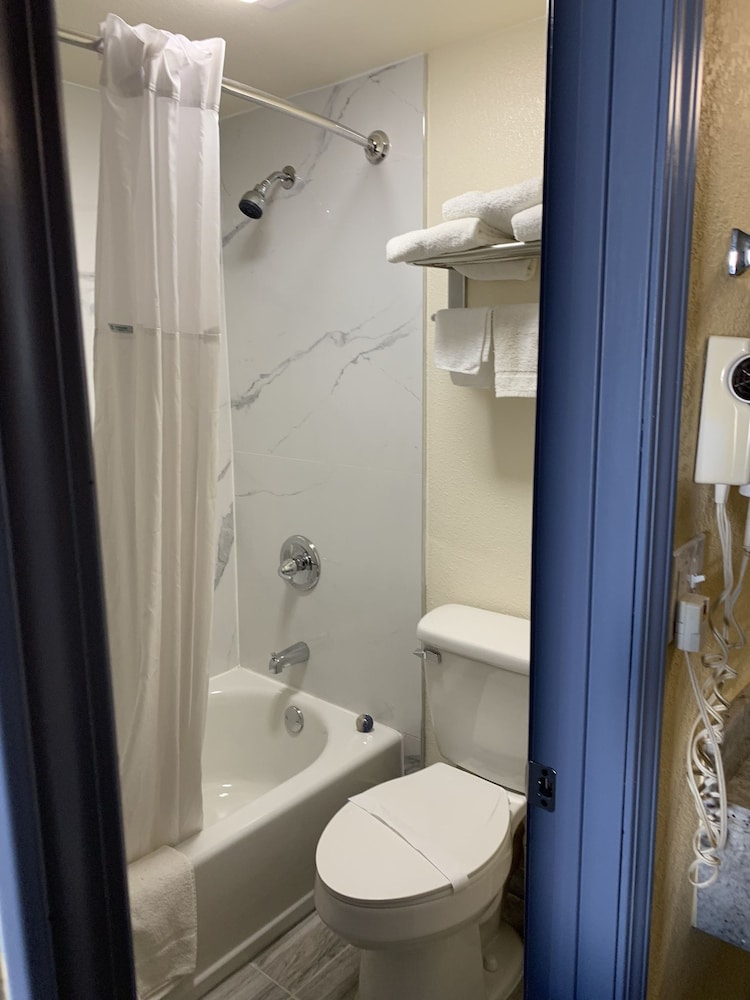 Days Inn by Wyndham Okmulgee 6/15