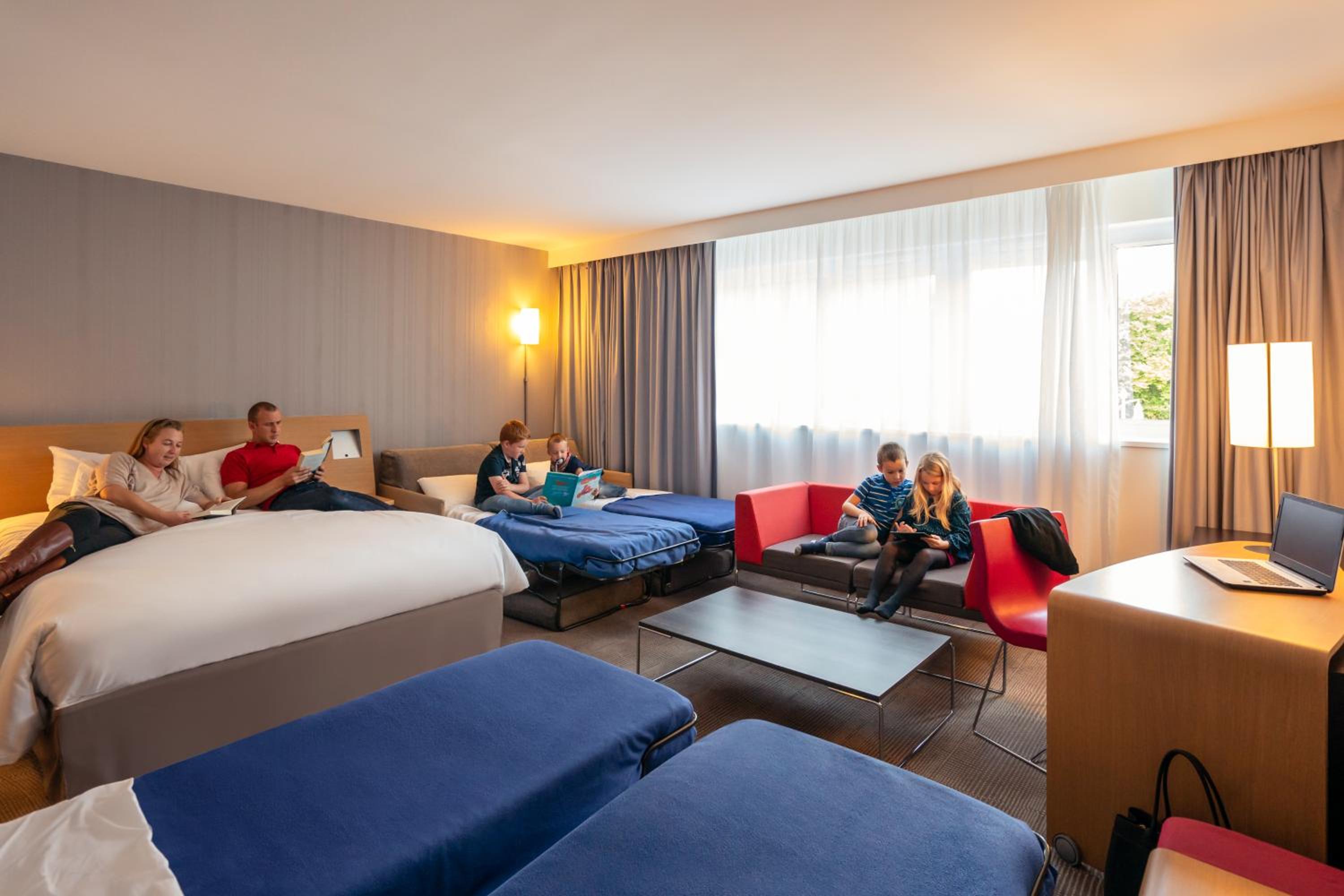 جناح بسرير مزدوج مع أريكة، Novotel Roissy Saint-Witz 4/10