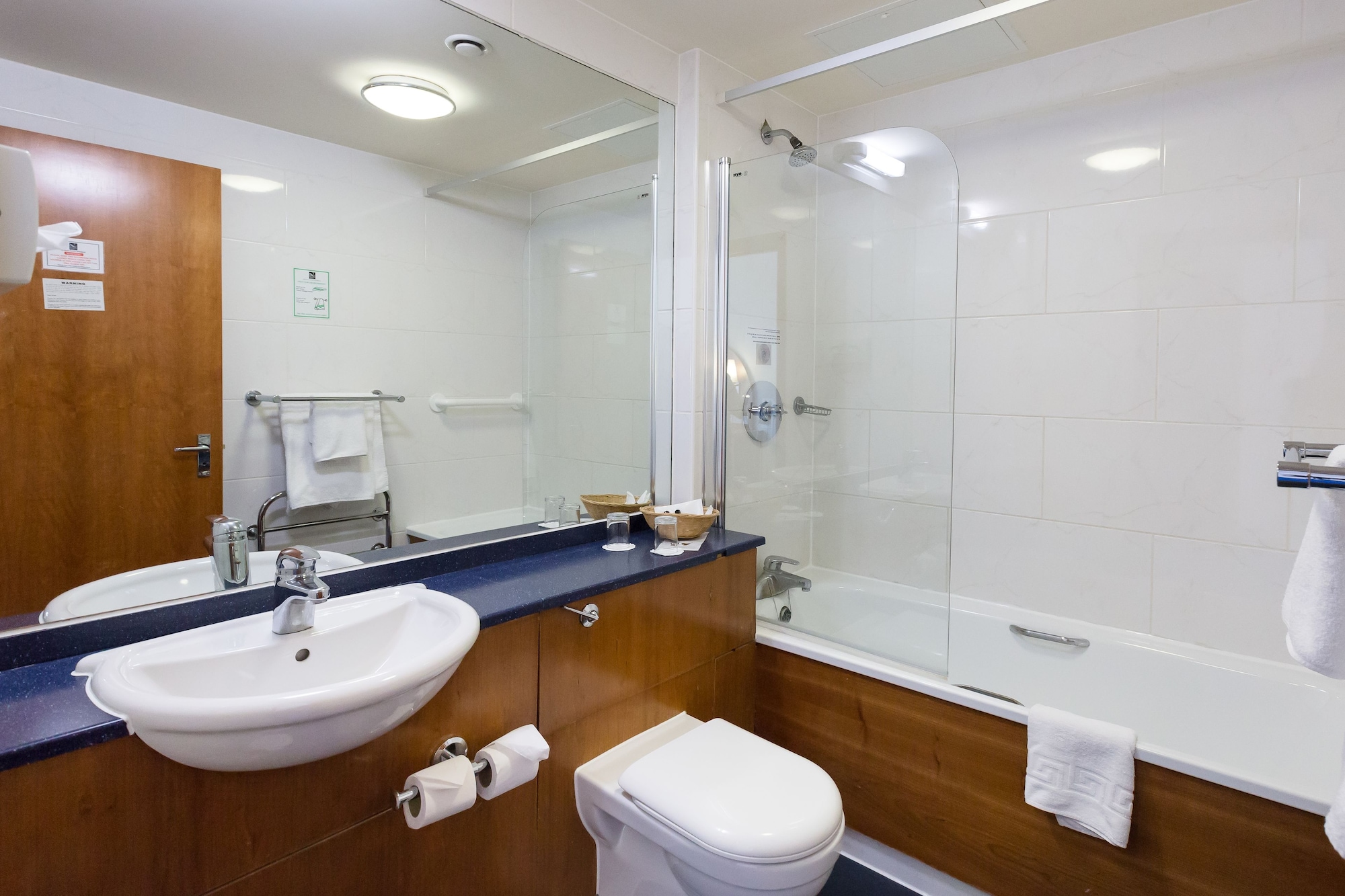 غرفة مفردة بسرير كوين، London Wembley International Hotel 4/4