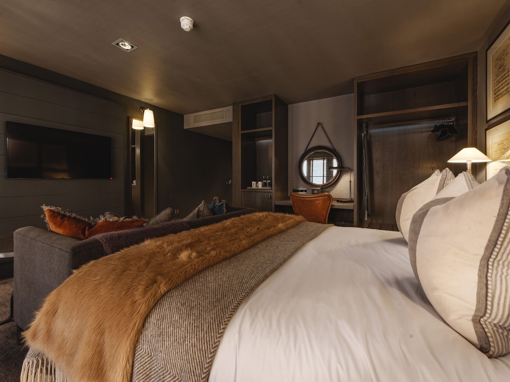 SUPERIOR, KING BED