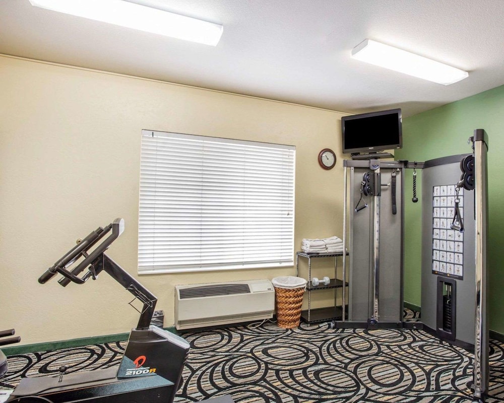 Quality Inn and Suites Airport West 33/57