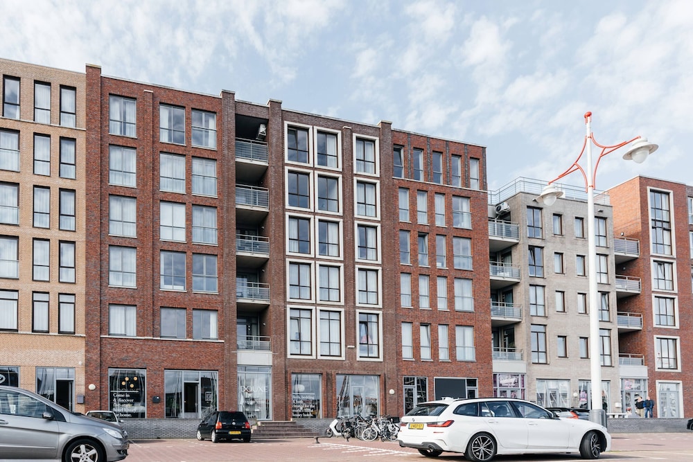 BizStay Harbour Scheveningen Apartments 44/50