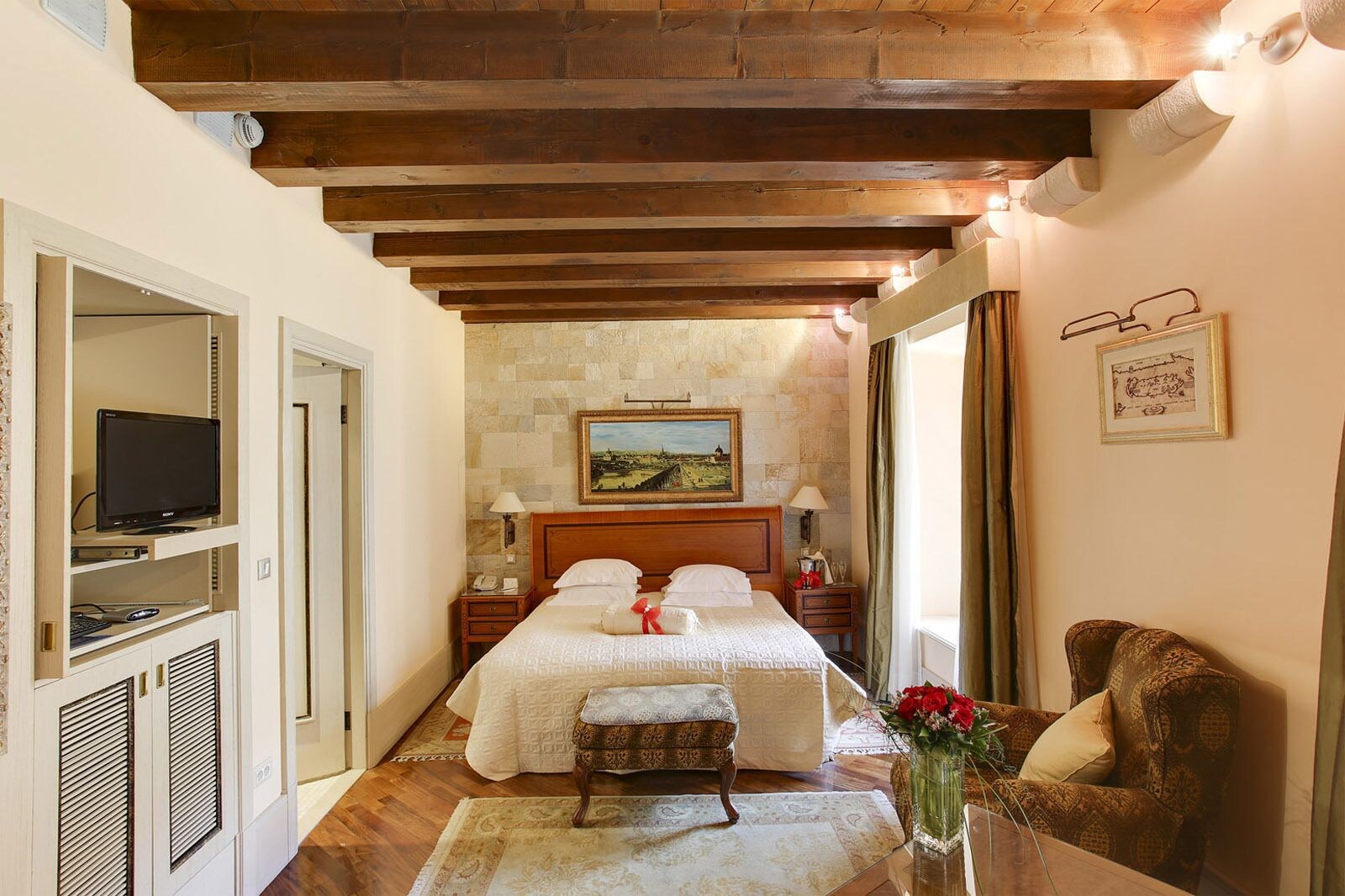 2 BEDROOMS, FAMILY SUITE