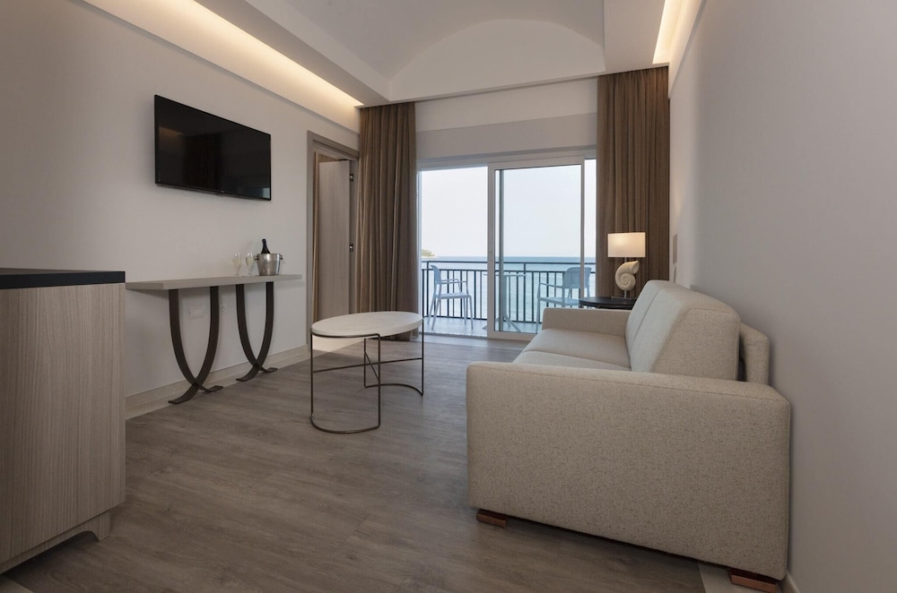 SUMMIT HOTEL 40/70