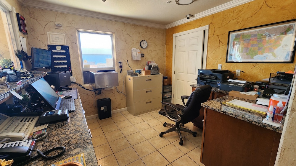 Benbrook Inn & Suites by Fort Worth I-20 26/34