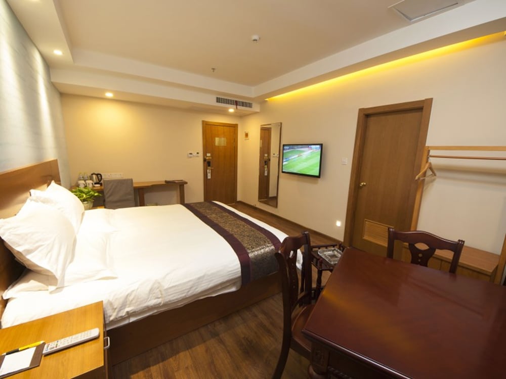 Greentree Inn Taizhou Jingjiang Zhongzhou Road Sunshine International Business Hotel 12/62