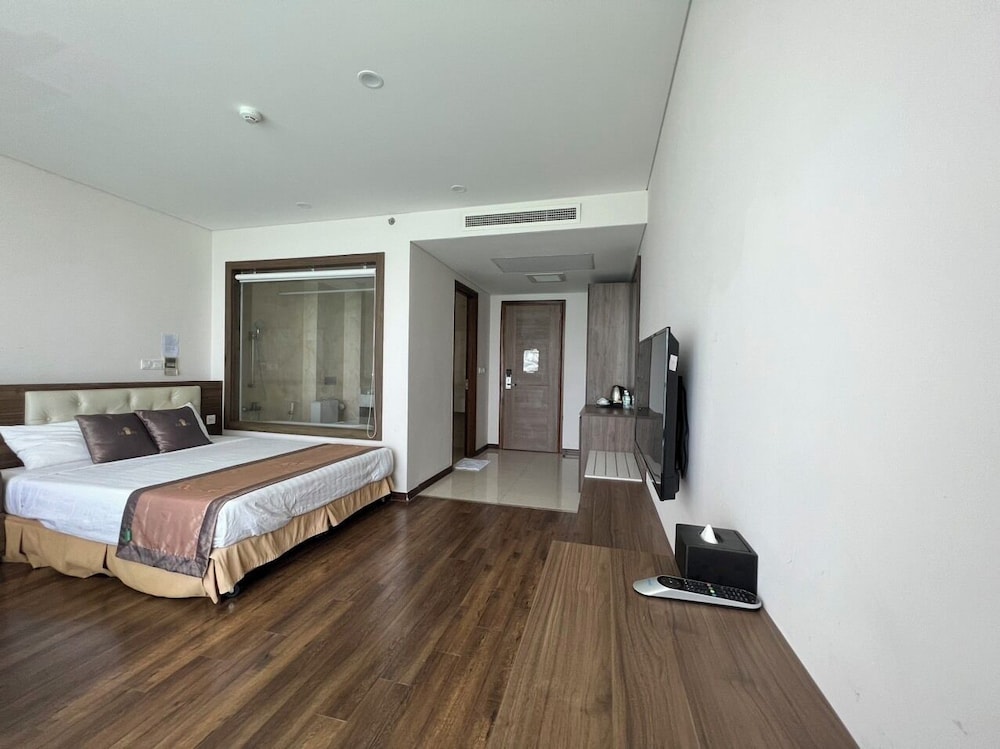 SUPERIOR, DOUBLE OR TWIN BED, CITY VIEW