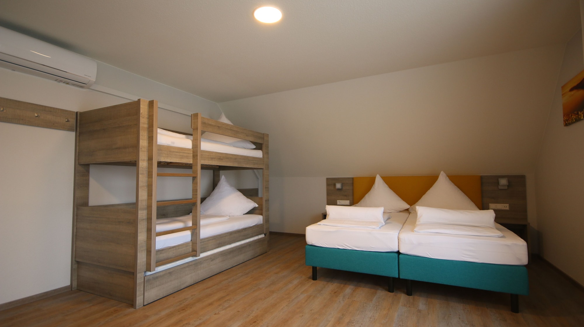 Room, Quintuple, 1 Queen and 1 Bunk Bed