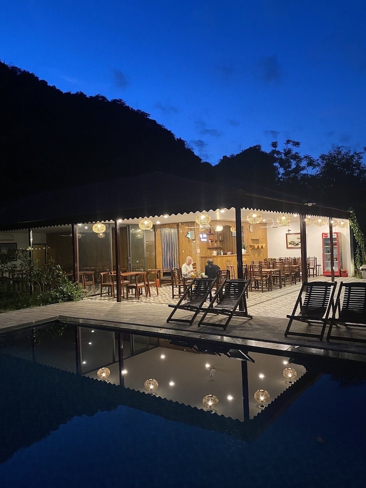 Trang An Retreat 2/70