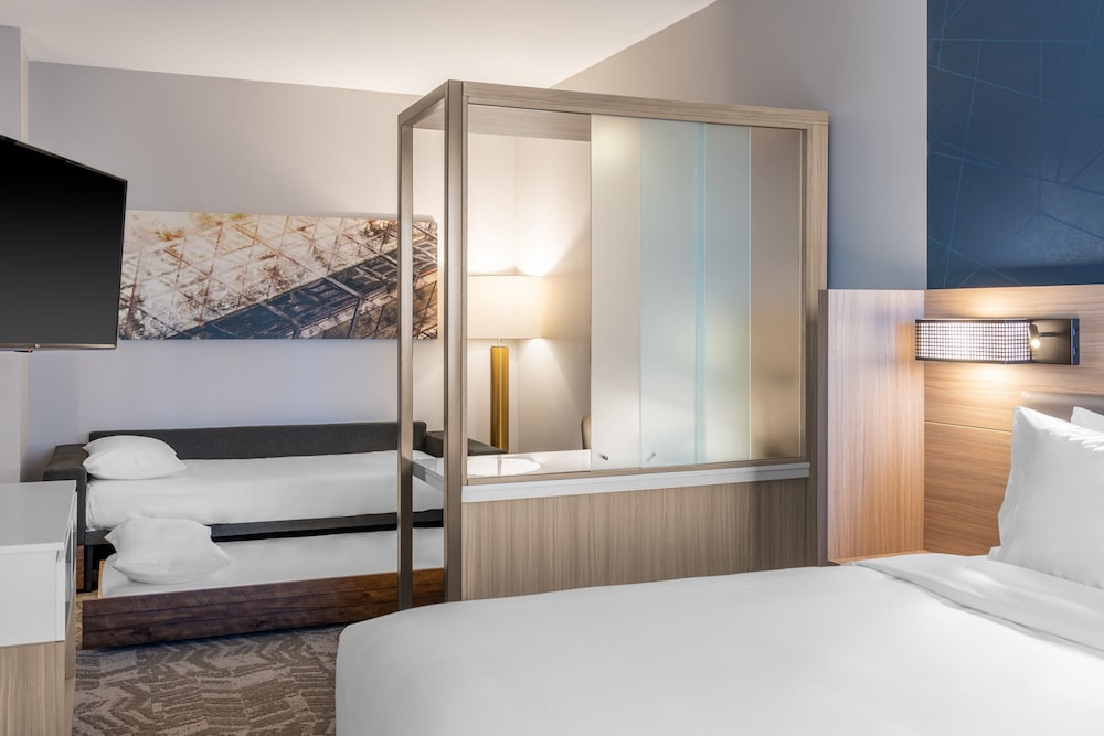 جناح بسرير كينج مع سرير سحّاب إضافي، SpringHill Suites by Marriott Overland Park Leawood 4/7