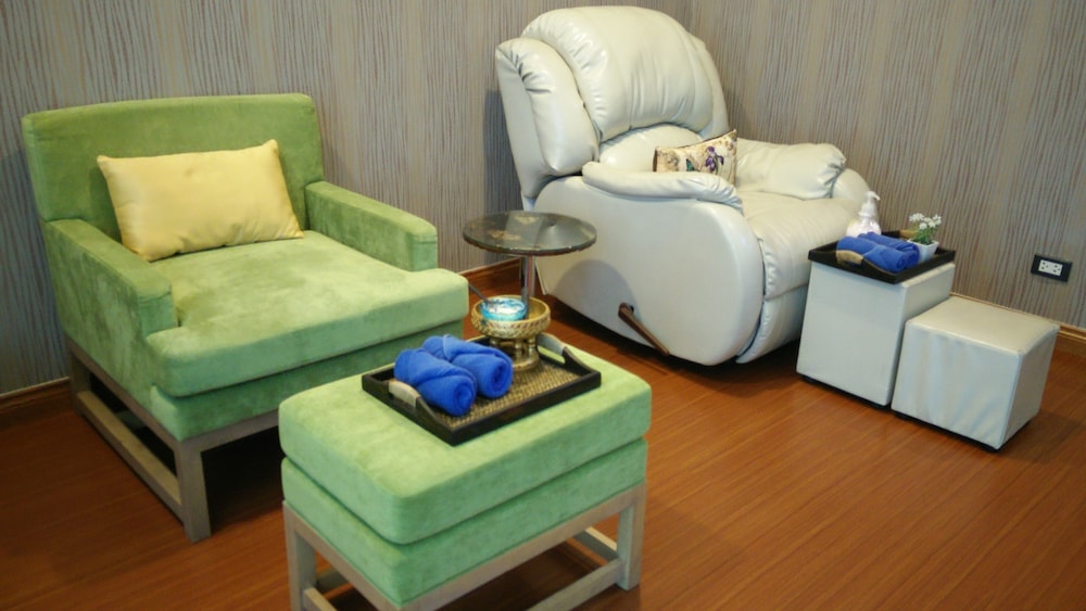 42C The Chic Hotel 37/49