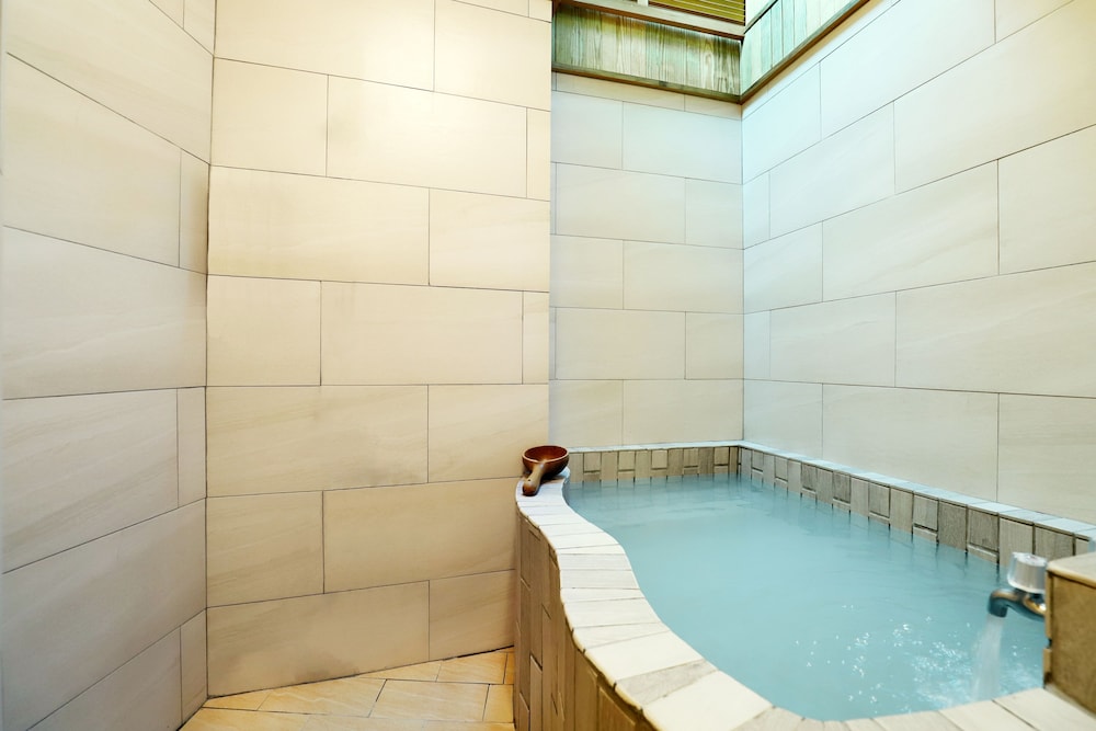 Gorgeous Hot Spring Resort 40/50