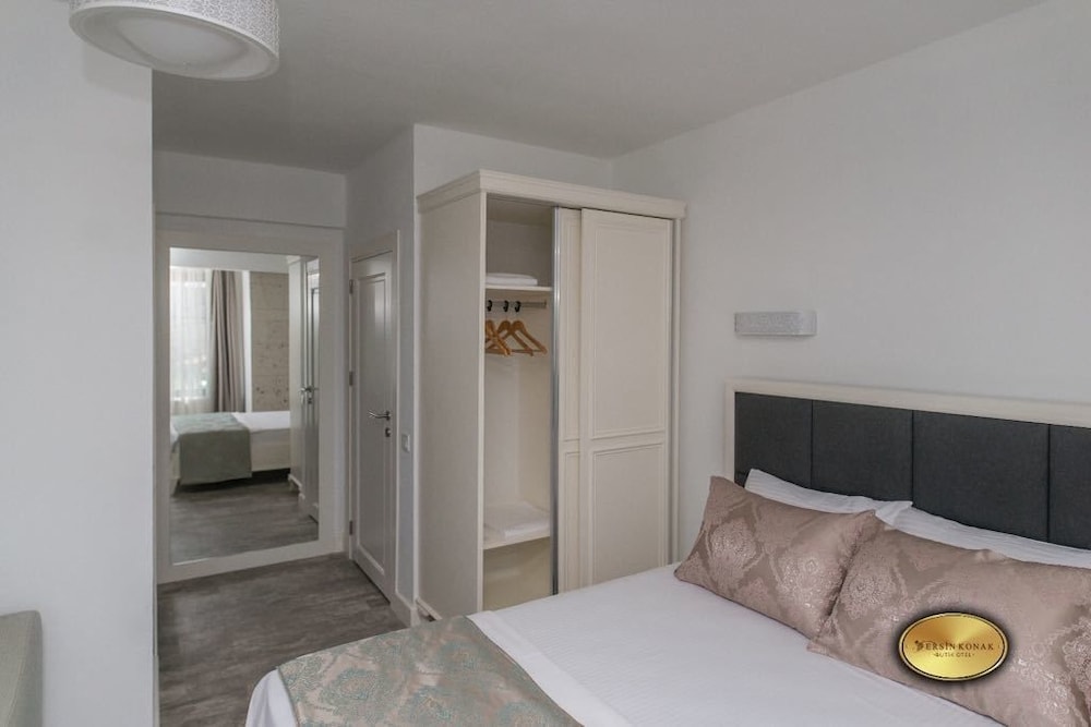 غرفة ديلوكس بسرير كوين بشرفة، Bozcaada Ersin Konak Butik Otel 2/3