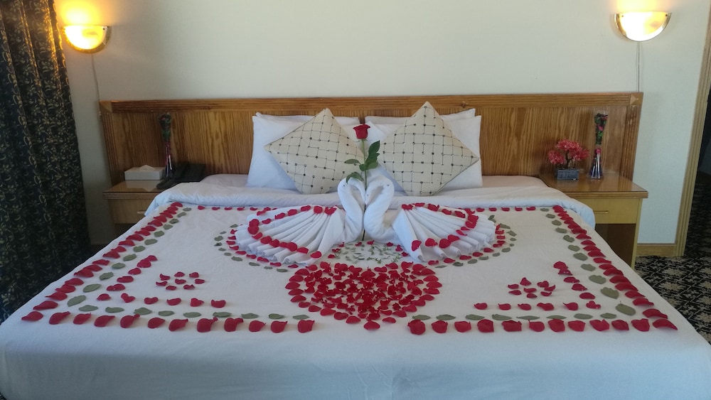 Phoenicia Tower Hotel 10/67