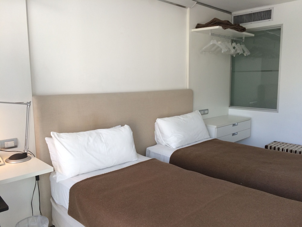 Design Ce Hotel De Diseno 13/74