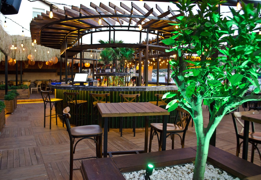 KERMAN HOTEL 30/52