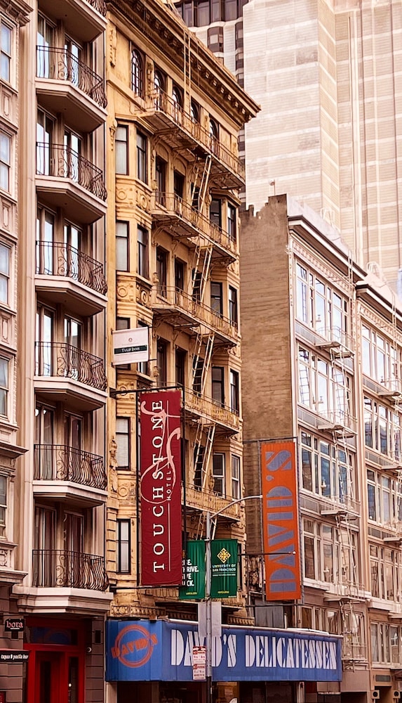 Touchstone Hotel 2/45