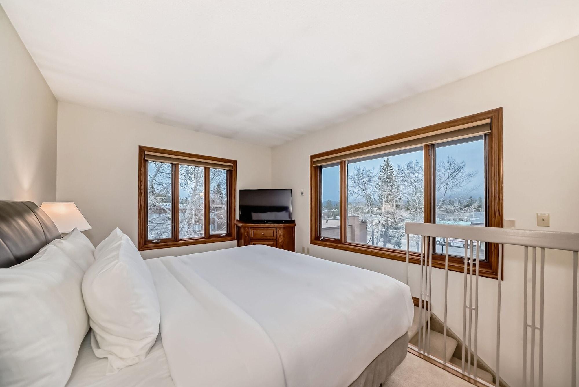 Tower, Suite, King Bed, No Air Condition