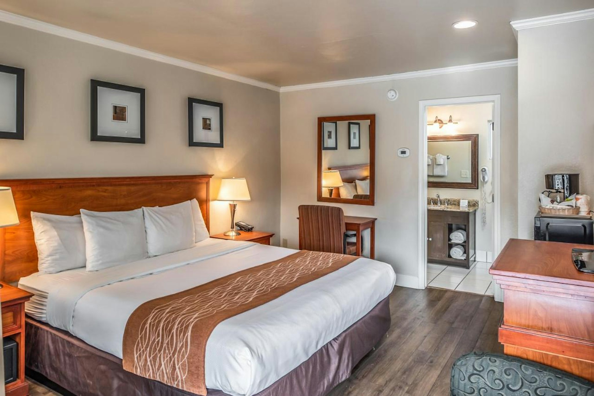 The Inn At 1252 Monterey 13/33