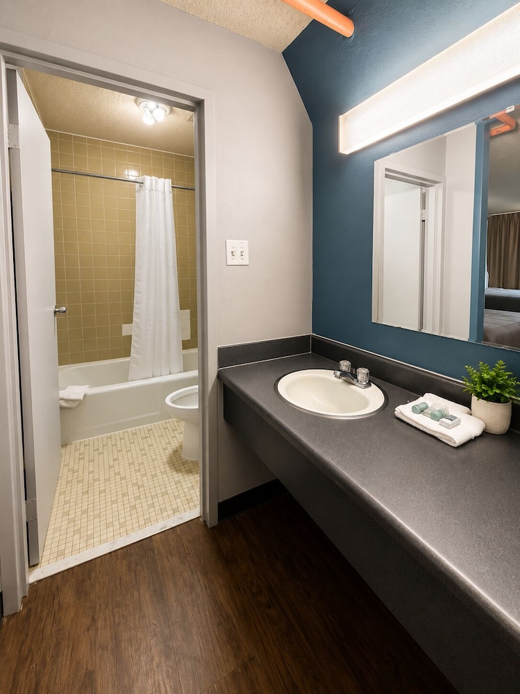 Hotel Cartersville, GA 43/50