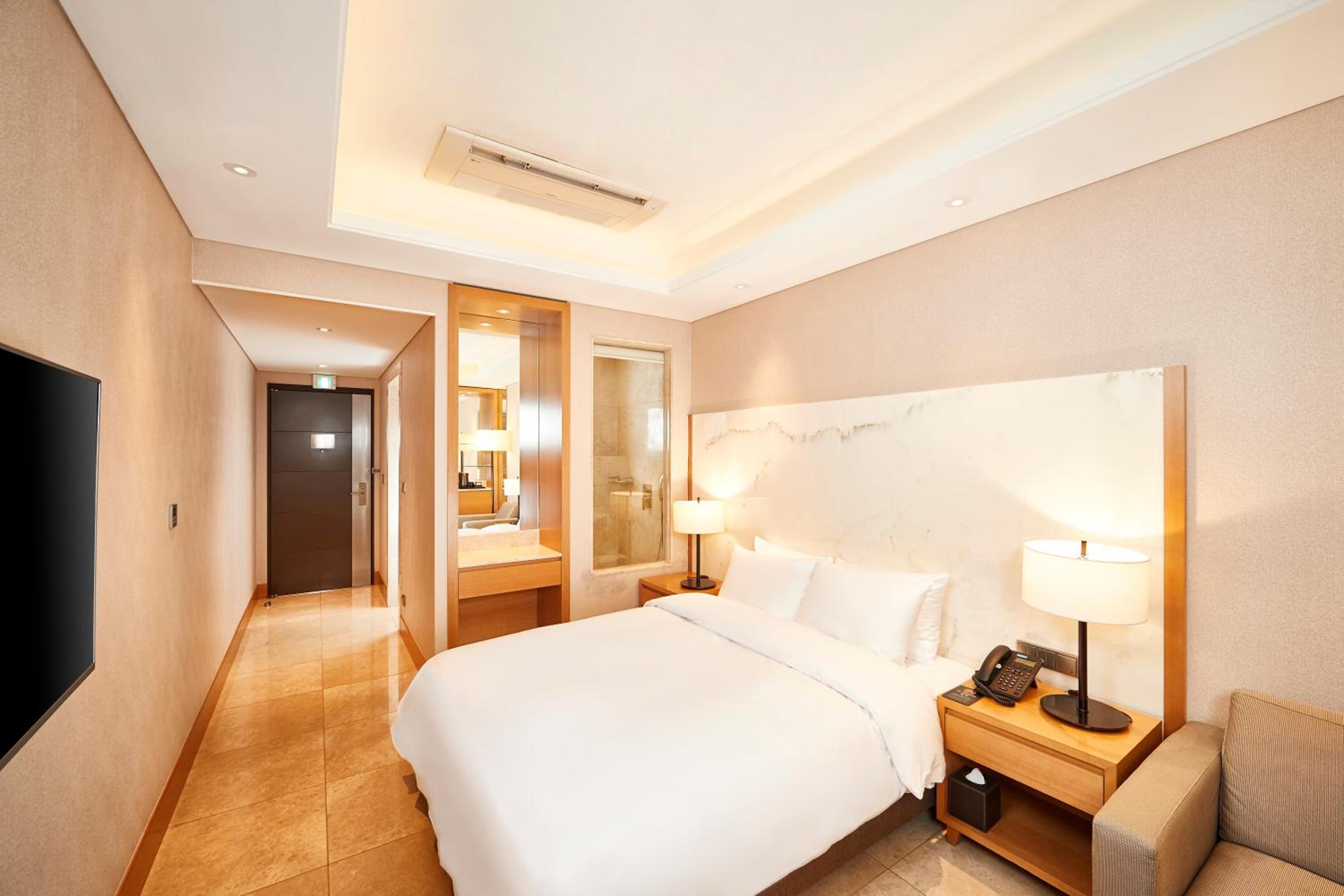 Superior, Queen Bed